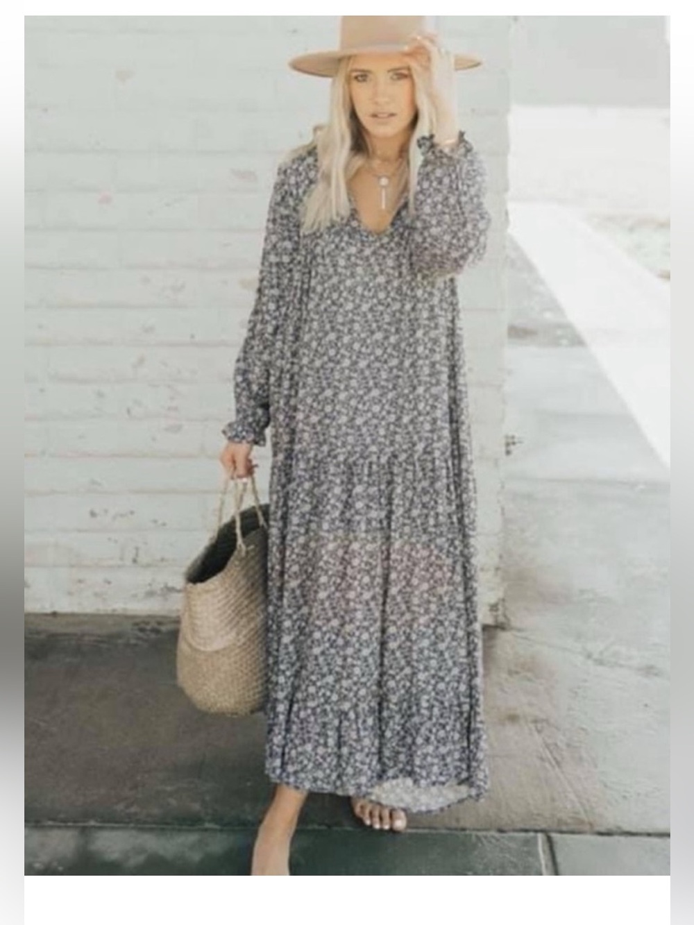 Carly Jean Los Angeles Black Floral Vneck Tiered Maxi Dress 100% Rayon Size Xs